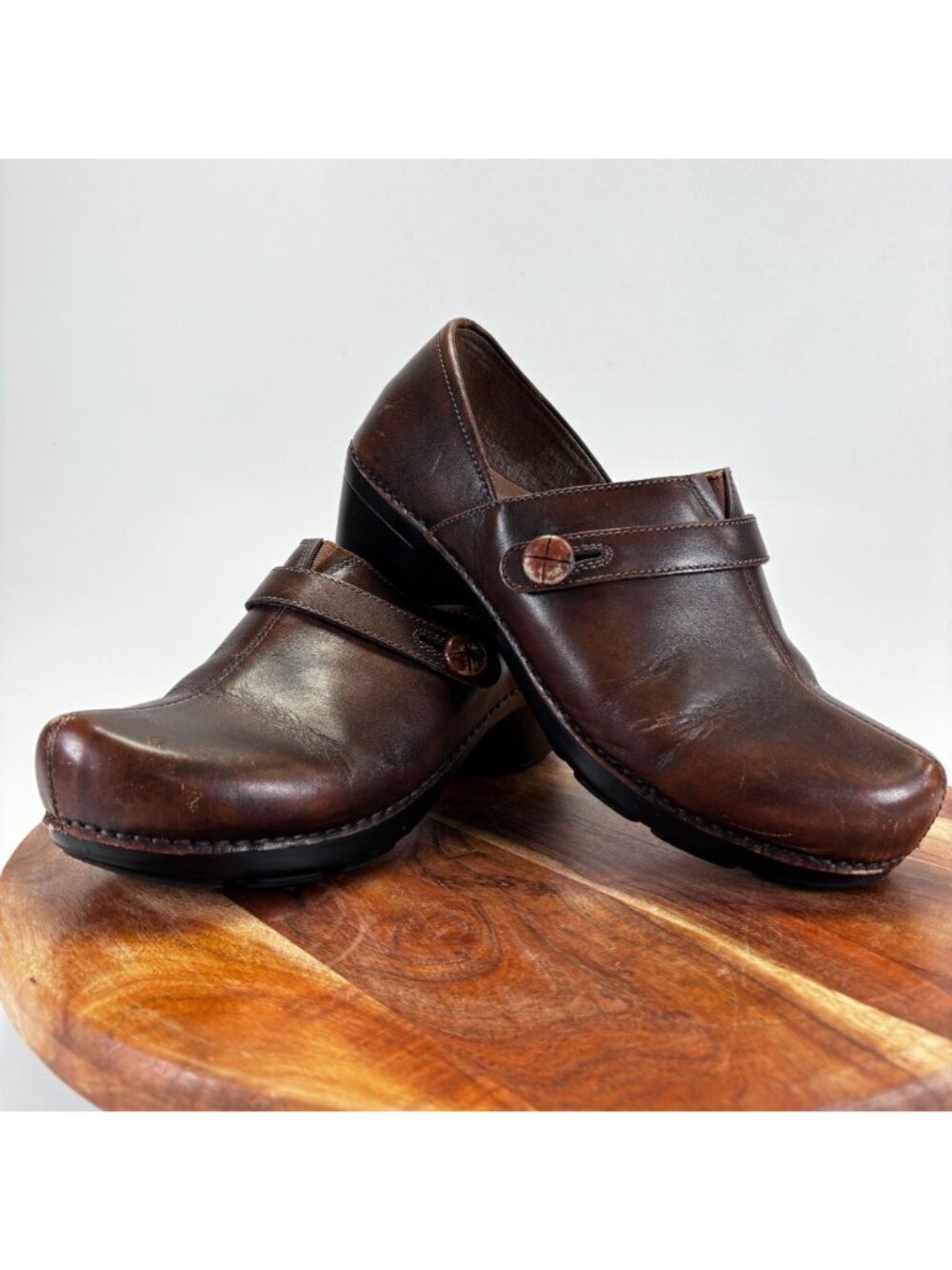 Dansko Womens Size 10 Solstice Button Strap Clog Burnished Brown Leather EU 42 - Picture 11 of 12